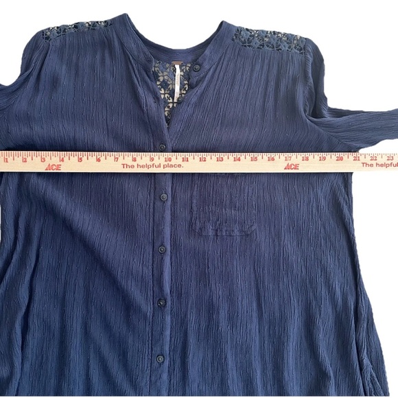 Free People Shirt Size XS Blue Tunic Crochet Lace Back Lagenlook Cottagecore - Picture 7 of 12